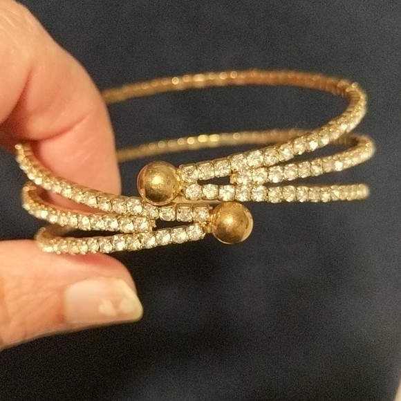 Jewelry - Picture 2 of 4